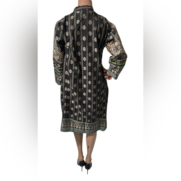 Elegant Black and Gold Women's Dress - Picture 8 of 12